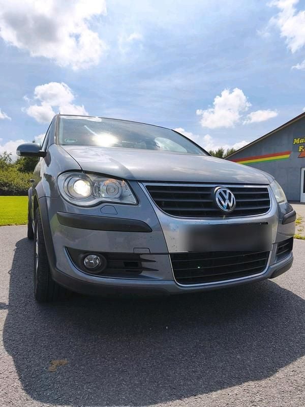 Grau Gebraucht 2008 VW Touran Cross Van / Kleinbus | 7.600 € (Fairer Preis) - Bild 1/4