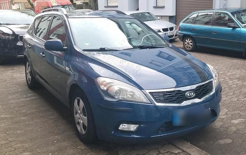 Second-hand Kia Ceed 116 CP (85 kW) 2011 Albastru Hatchback