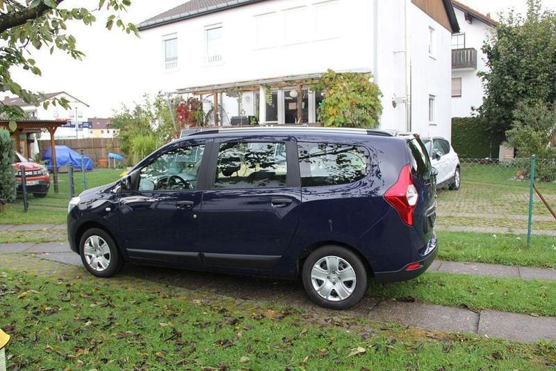 Blau Gebraucht 2020 Dacia Lodgy Comfort Van / Kleinbus | 12.900 € (Guter Preis) - Bild 1/4