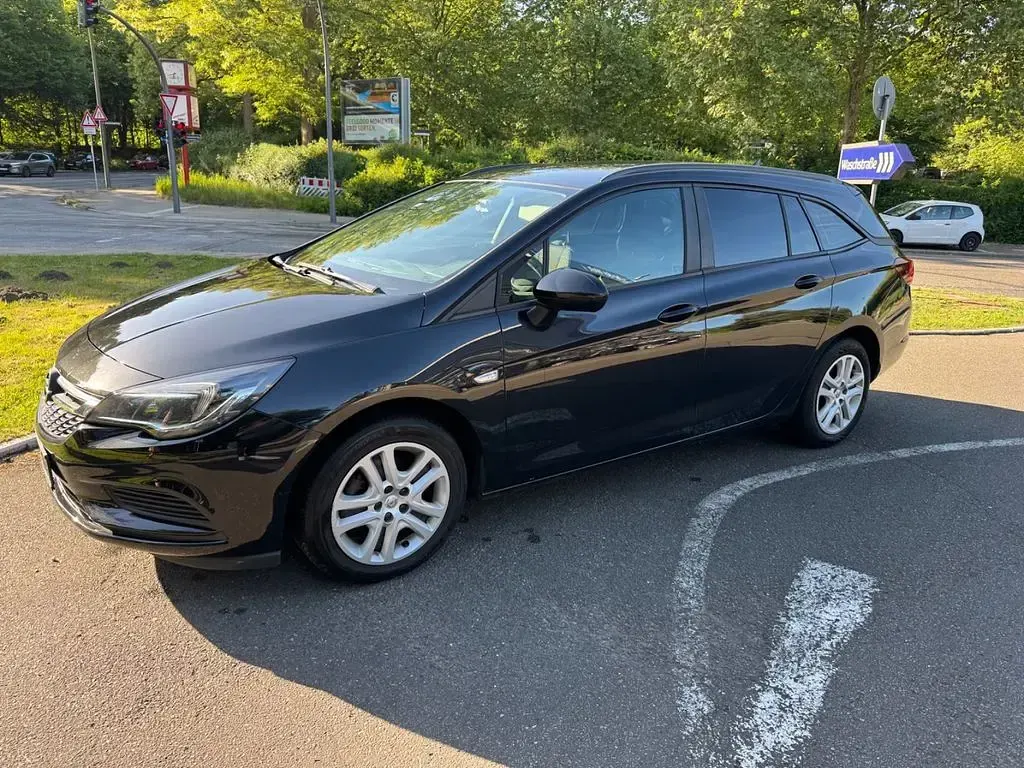 Gebraucht Opel Astra Edition 125 PS (91 kW) 2018 Schwarz Kombi