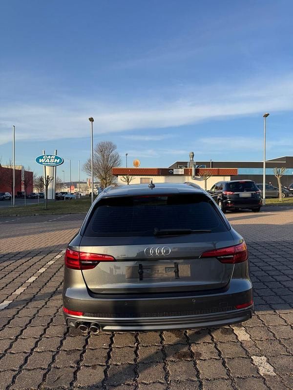 Gebraucht Audi A4 Design 190 PS (139 kW) 2016 Grau Kombi