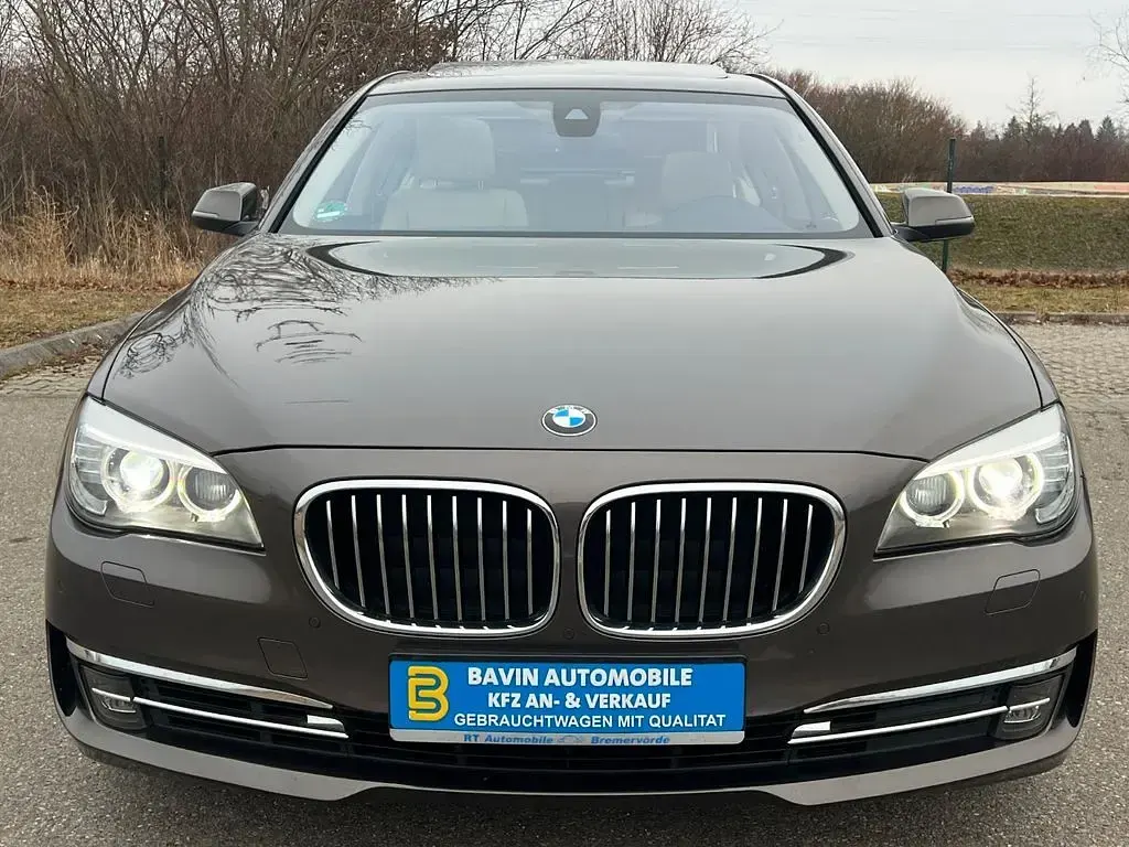 Gebraucht BMW 750 Comfort Edition 449 PS (330 kW) 2013 Braun Limousine