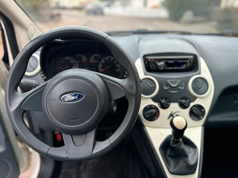 Gebraucht Ford Ka 69 PS (50 kW) 2012 Weiß Kleinwagen