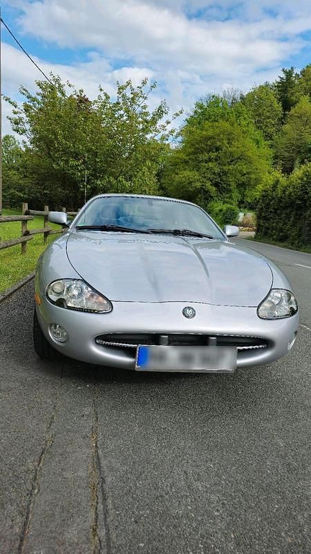 Silber Gebraucht 2001 Jaguar XK8 Coupé | 12.000 € (Fairer Preis) - Bild 1/4