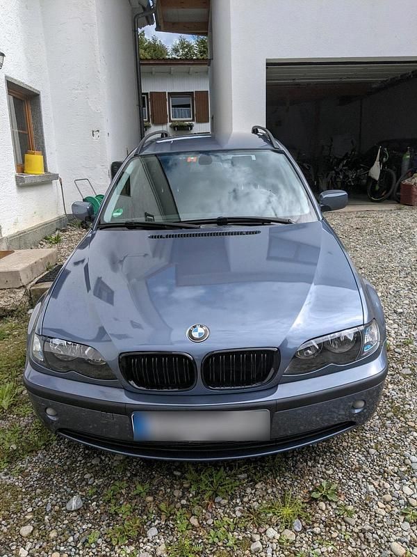 Second-hand BMW 318 143 CP (105 kW) 2002 Albastru Break