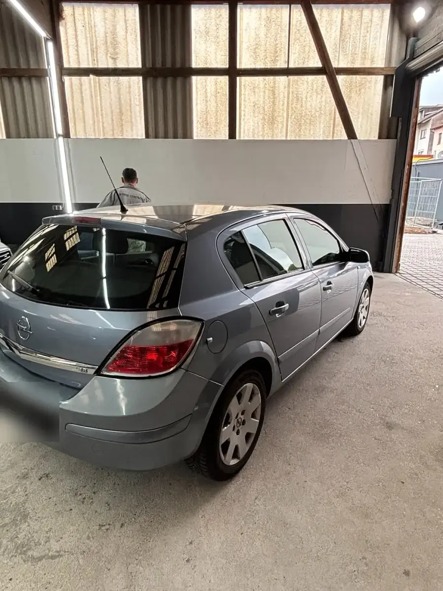 Używany Opel Astra 125 KM (91 kW) 2006 Szary Hatchback