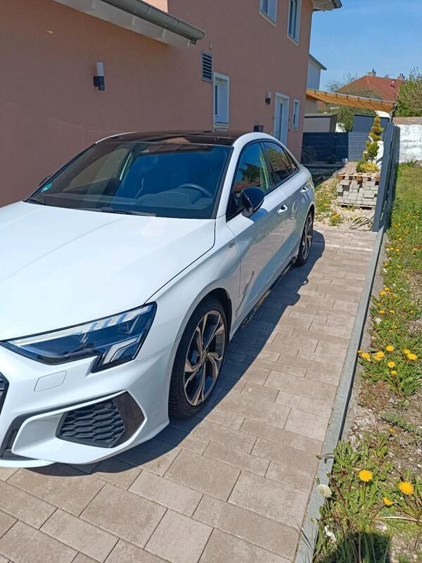 Weiß Gebraucht 2023 Audi A3 S-Line Limousine | 37.800 € - Bild 1/4