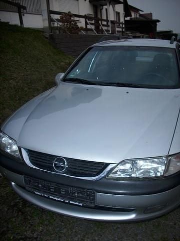Gebraucht Opel Vectra 136 PS (100 kW) 1998 Silber metallic Kombi