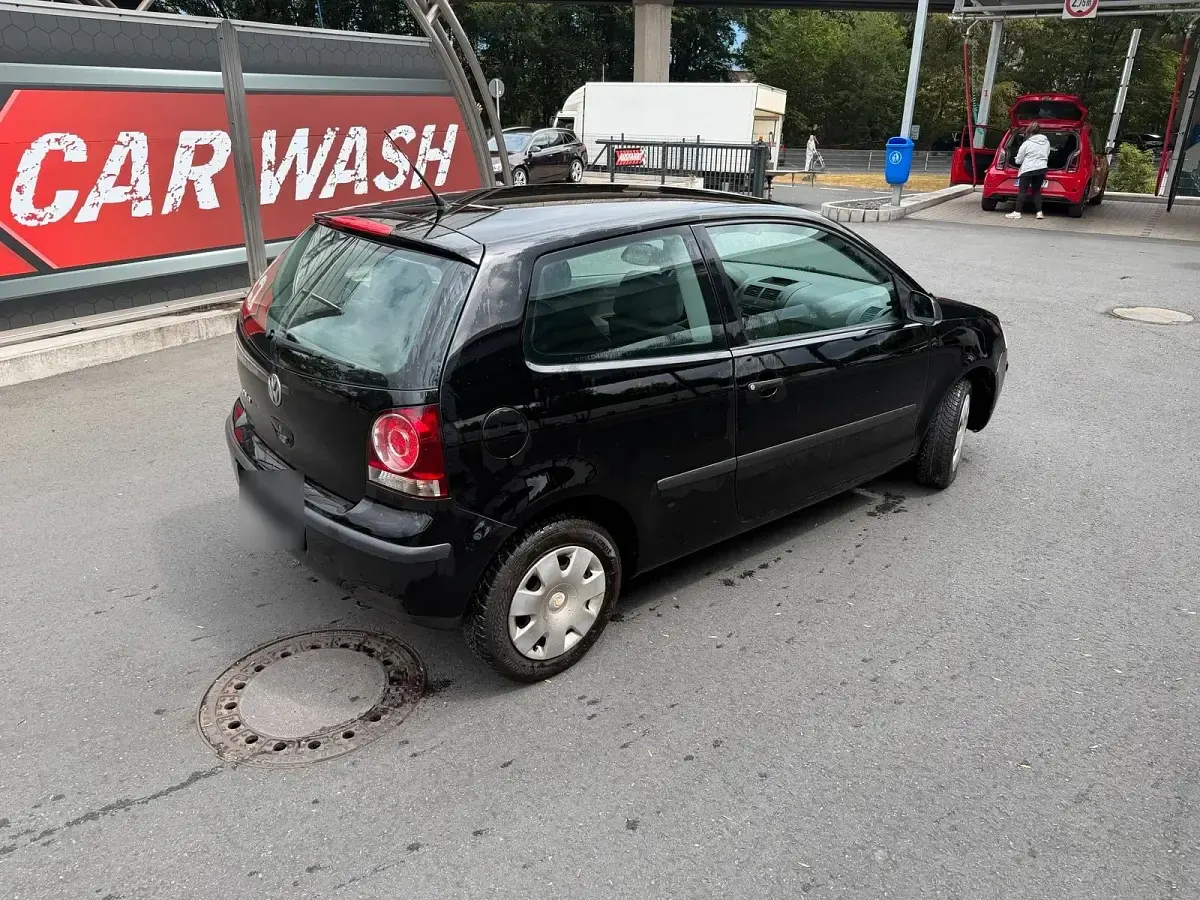 Gebraucht VW Polo 60 PS (44 kW) 2010 Schwarz Kleinwagen