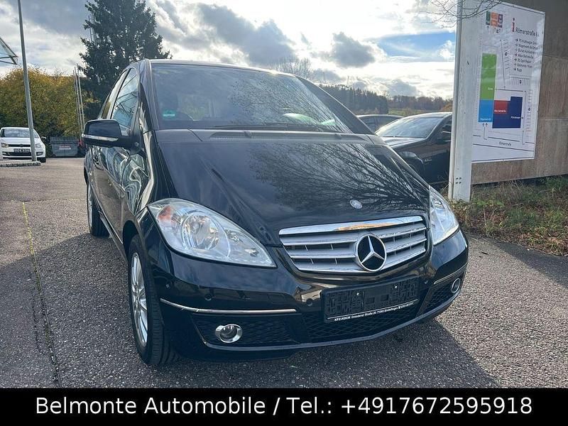 Schwarz Gebraucht 2010 Mercedes A180 Avantgarde Limousine | 9.999 € (Teuer) - Bild 1/3