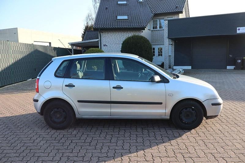 Gebraucht VW Polo Comfortline 64 PS (47 kW) 2003 Silber Kleinwagen