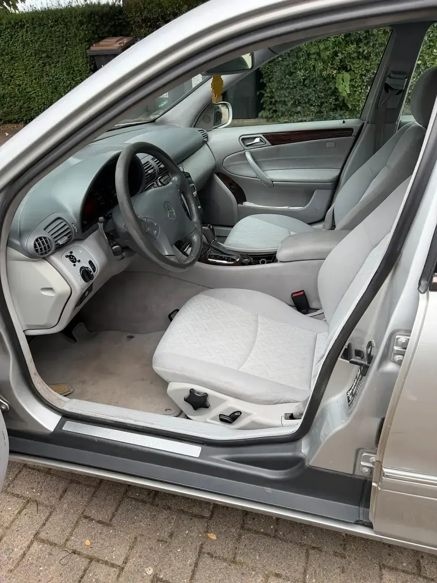Gebraucht Mercedes C200 Elegance 116 PS (85 kW) 2001 Silber Limousine