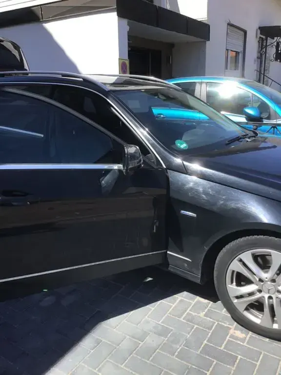Gebraucht Mercedes E300 231 PS (169 kW) 2012 Schwarz Limousine