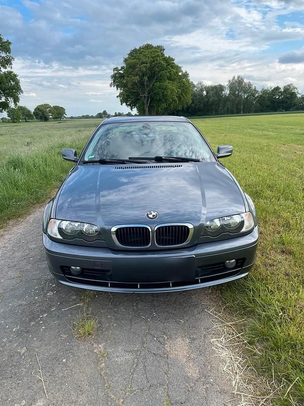 Gebraucht BMW 318 142 PS (104 kW) 2002 Grau Coupé