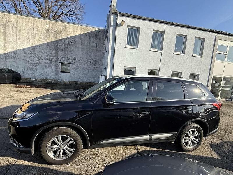 Gebraucht Mitsubishi Outlander Plus 150 PS (110 kW) 2017 Darkblack SUV