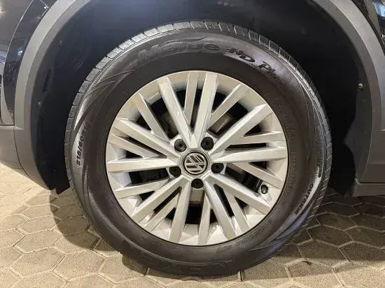 Second-hand VW T-Roc Basis 150 CP (110 kW) 2018 Negru SUV