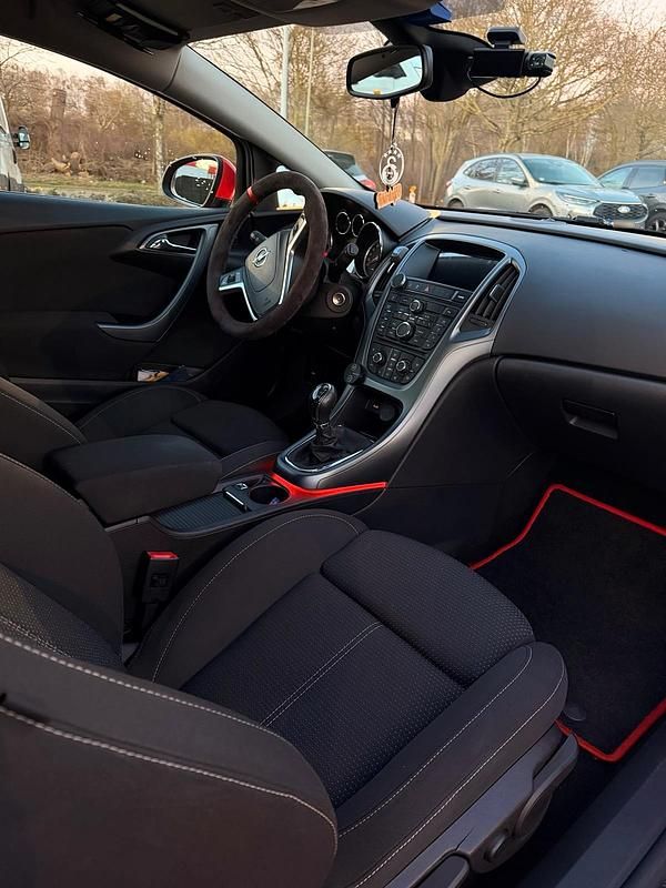 Gebraucht Opel Astra GTC 120 PS (88 kW) 2011 Rot Coupé