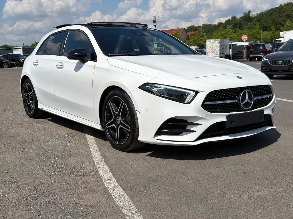 Gebraucht Mercedes A180 AMG 136 PS (100 kW) 2022 Weiß Limousine