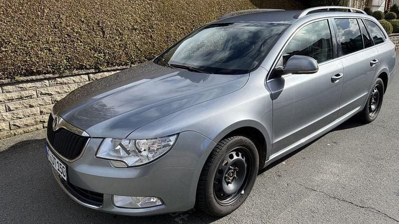 Używany Skoda Superb Elegance 140 KM (102 kW) 2013 Szary Kombi