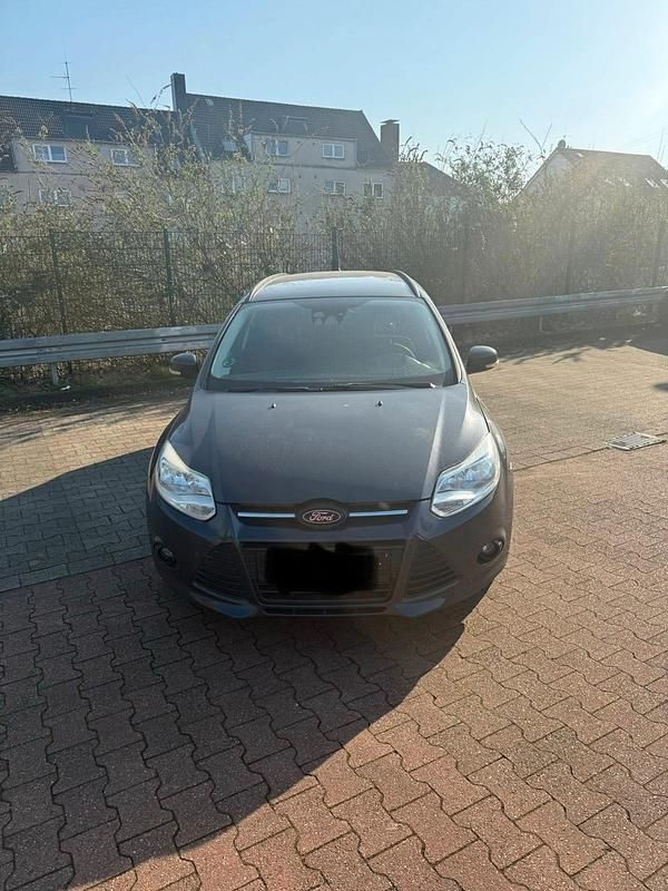 Gebraucht Ford Focus 116 PS (85 kW) 2011 Grau Kombi