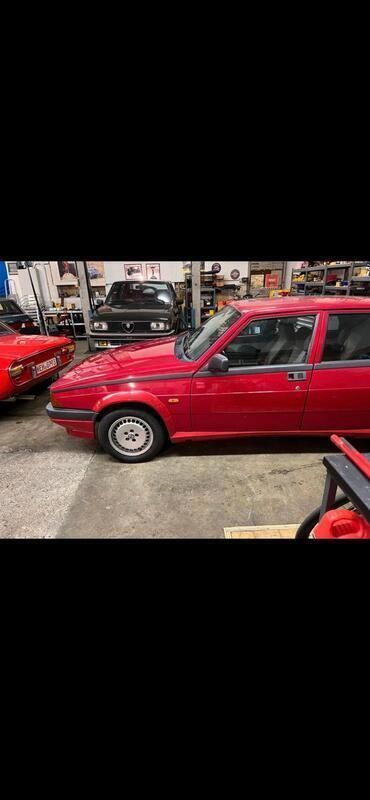 Rot Gebraucht 1990 Alfa Romeo 75 Limousine | 9.900 € - Bild 1/1