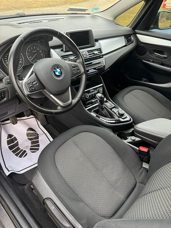 Gebraucht BMW 218 Gran Tourer 135 PS (99 kW) 2016 Grau Van / Kleinbus