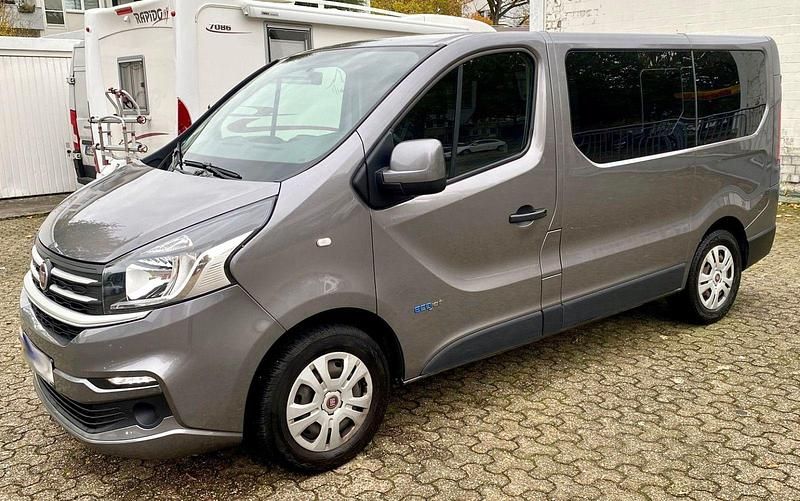 Grau Gebraucht 2017 Fiat Talento Family Van / Kleinbus | 16.900 € - Bild 1/4