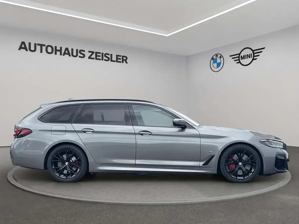 Gebraucht BMW 540 M Sport 340 PS (250 kW) 2023 Skyscraper grau Kombi