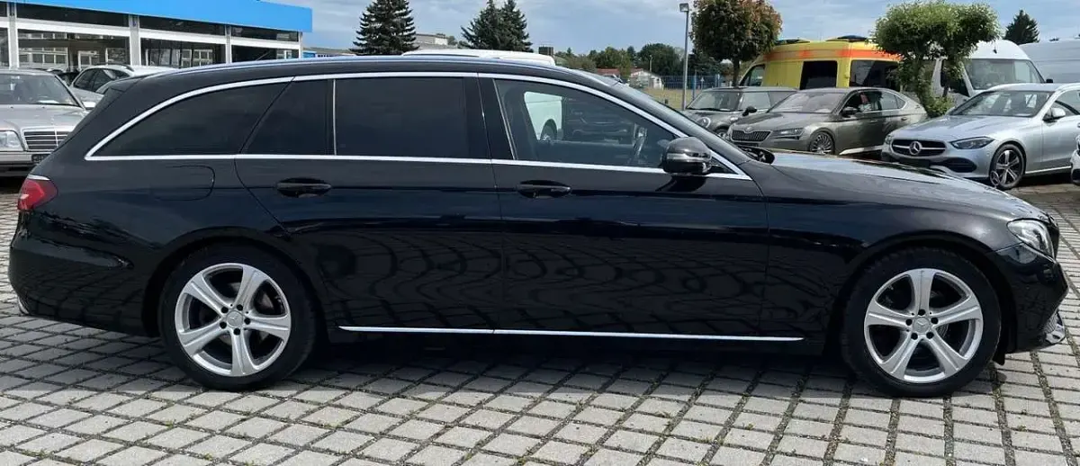 Gebraucht Mercedes E220 Avantgarde 194 PS (142 kW) 2016 Obsidianschwarz Kombi