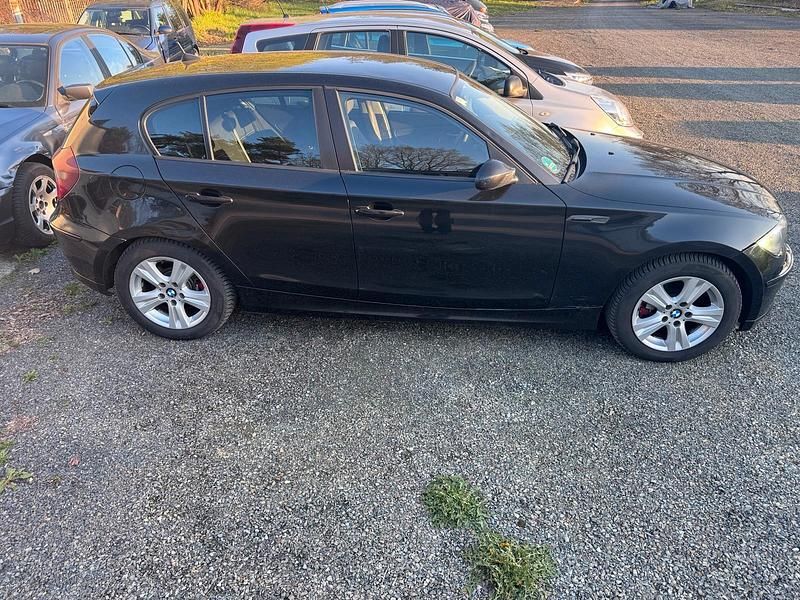 Second-hand BMW 120 177 CP (130 kW) 2008 Negru Hatchback