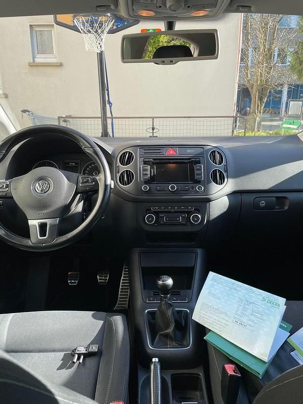 Second-hand VW Golf VII 105 CP (77 kW) 2012 Argintiu Hatchback