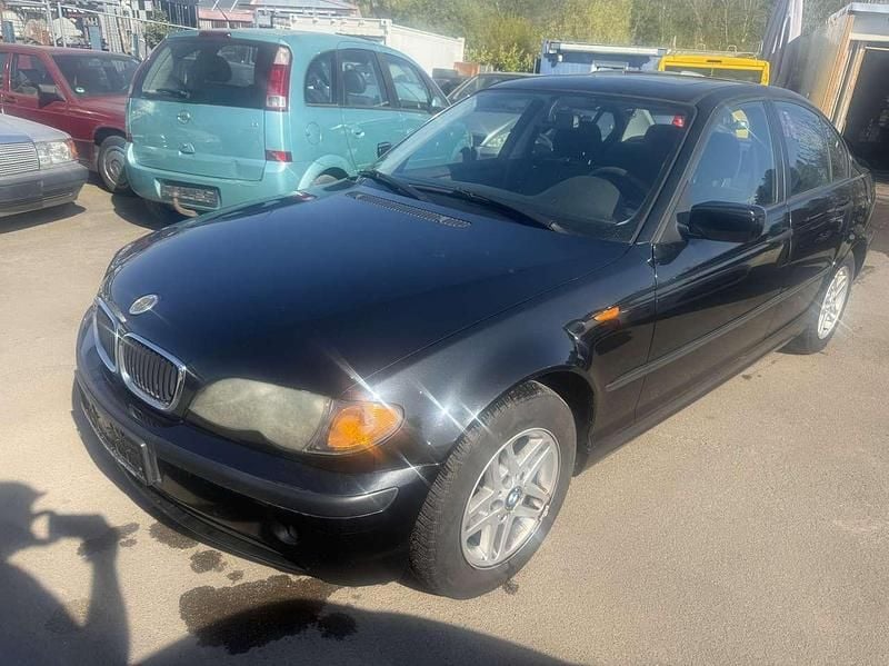 Black sapphire metallic Gebraucht 2004 BMW 316 Limousine | 1.350 € (Superpreis) - Bild 1/4