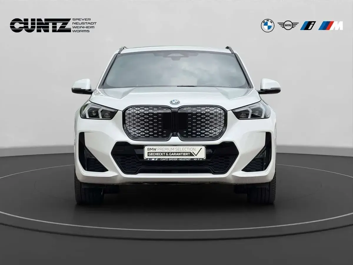 Gebraucht BMW iX1 M Sport 150 kW (204 PS) 2024 Mineralweiß SUV