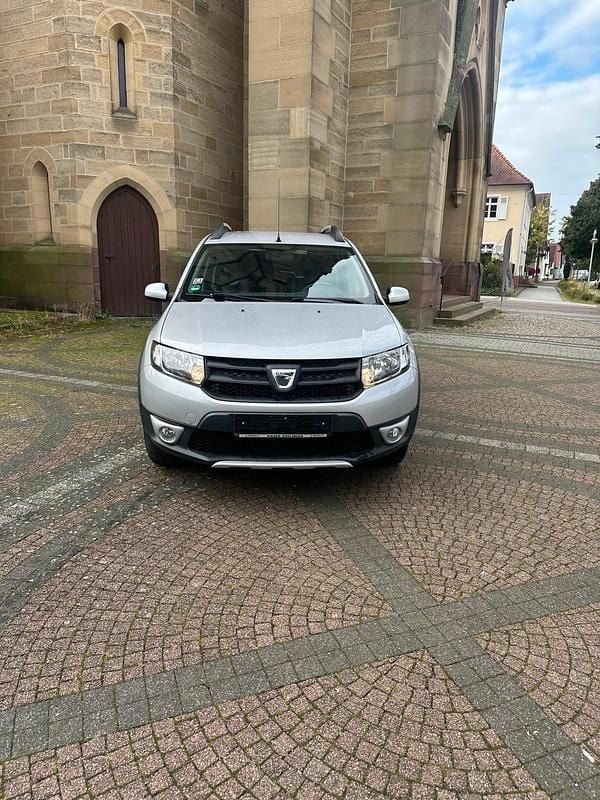 Silber Gebraucht 2014 Dacia Sandero Stepway Kleinwagen | 4.200 € (Fairer Preis) - Bild 1/4