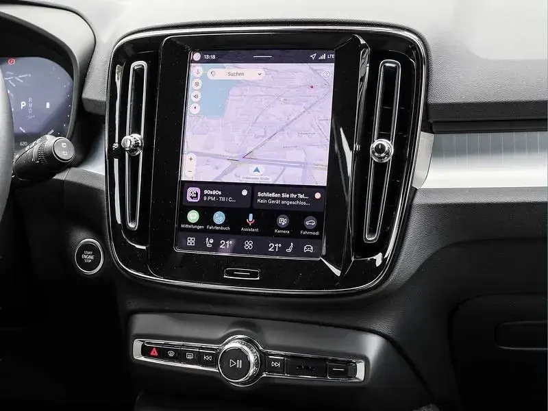 Gebraucht Volvo XC40 Core 163 PS (119 kW) 2025 Schwarz SUV