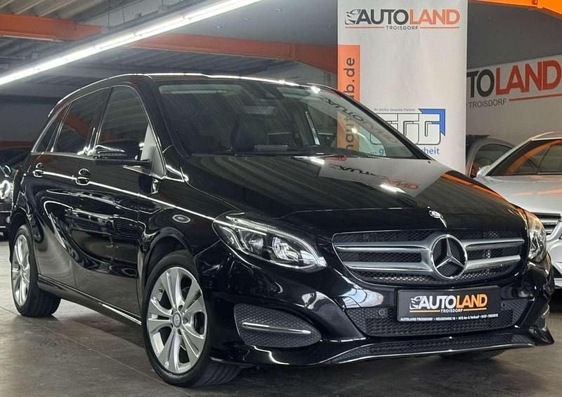 Kosmosschwarz Gebraucht 2016 Mercedes 200 Limousine | 13.500 € (Guter Preis) - Bild 1/4