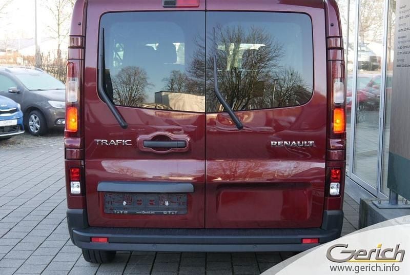 Gebraucht Renault Trafic Life 150 PS (110 kW) 2023 Karmesinrot metallic Van / Kleinbus