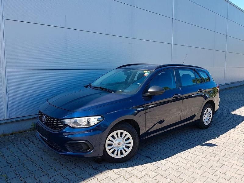 Gebraucht Fiat Tipo 95 PS (69 kW) 2017 Blau Limousine