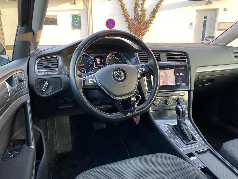 Gebraucht VW Golf 100 kW (136 PS) 2017 Grau Limousine