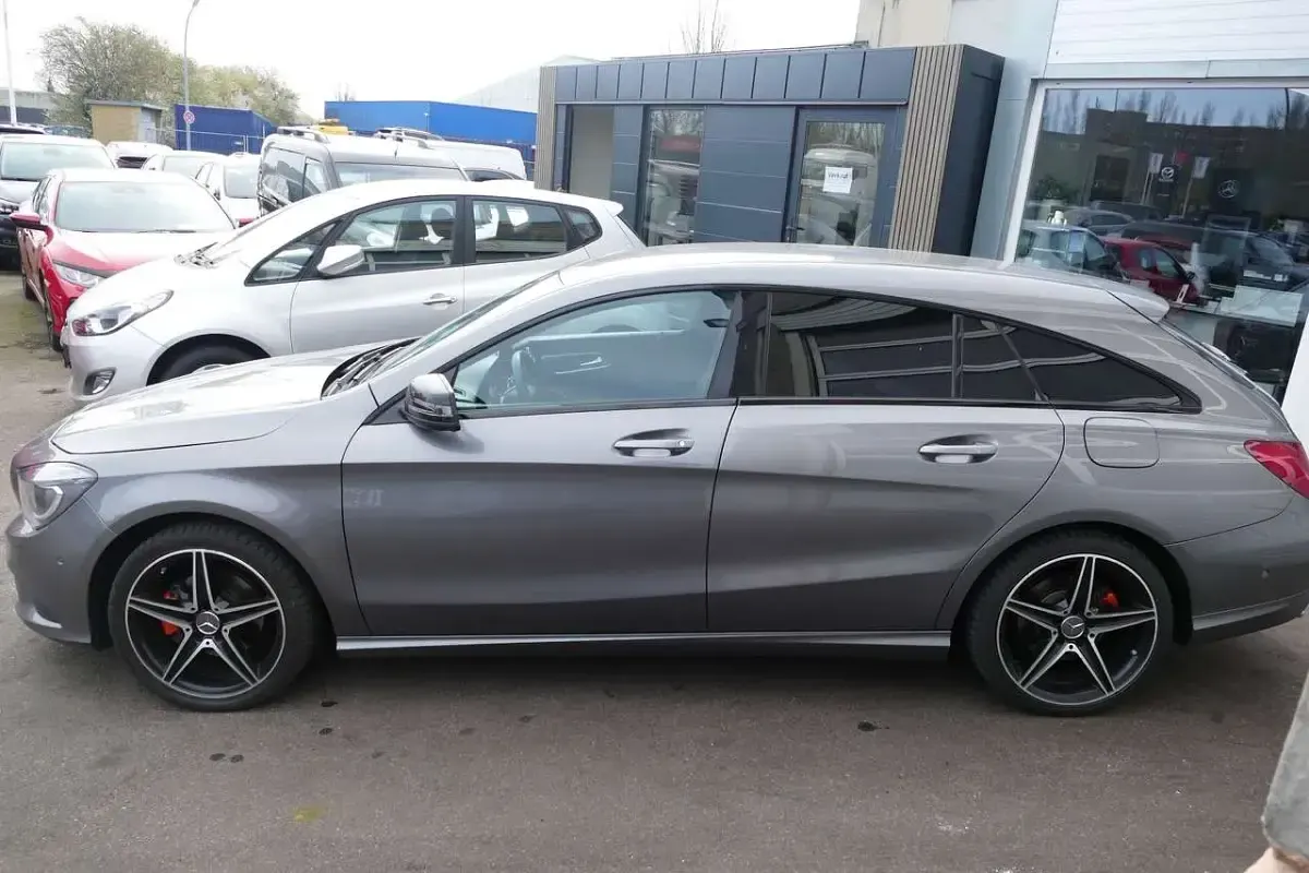 Gebraucht Mercedes CLA220 Shooting Brake 177 PS (130 kW) 2016 Grau Kombi