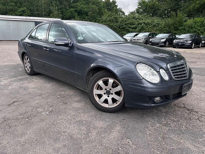 Grau Gebraucht 2008 Mercedes E220 Limousine | 3.200 € (Guter Preis) - Bild 1/4