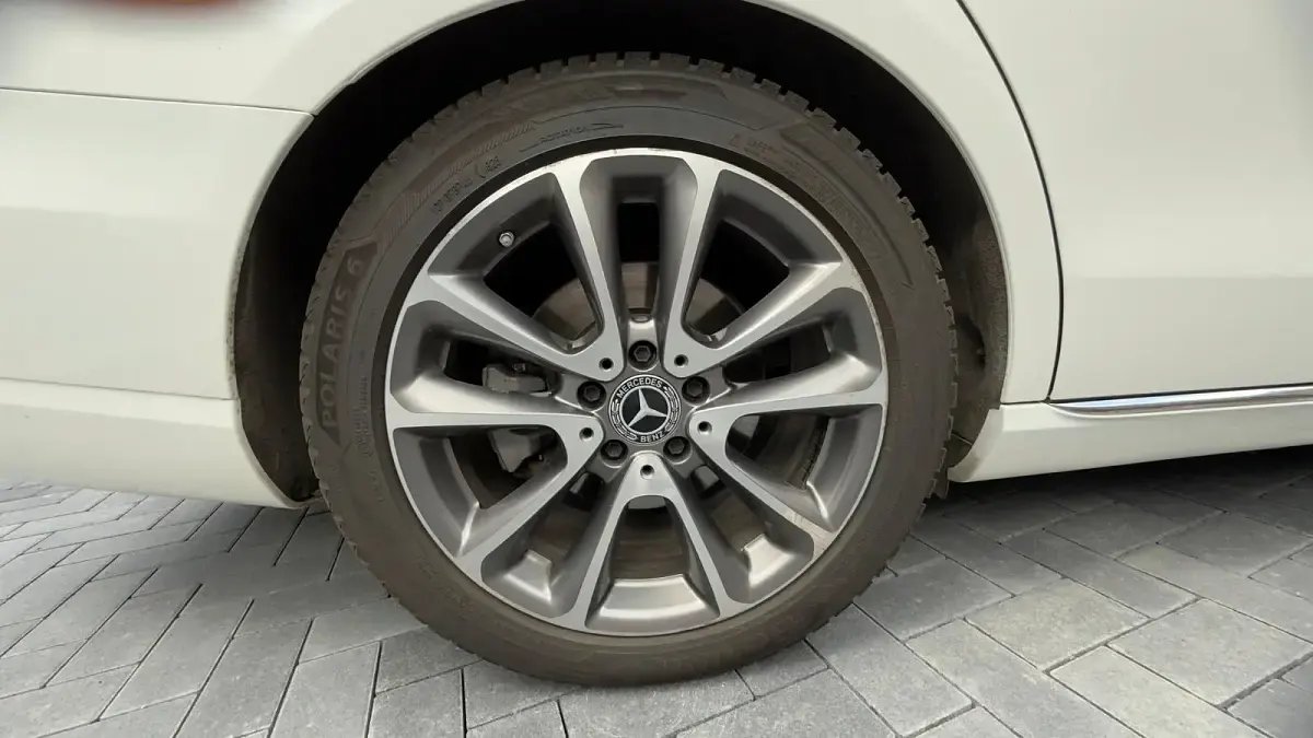 Gebraucht Mercedes E220 Avantgarde 194 PS (142 kW) 2018 Weiß Kombi