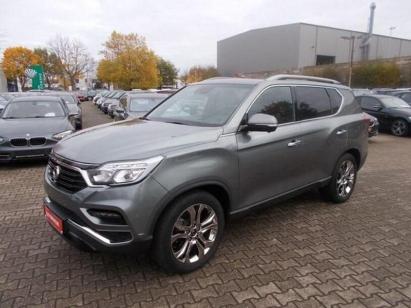 Grau Gebraucht 2019 Ssangyong (KGM) Rexton Sapphire SUV | 24.500 € - Bild 1/4