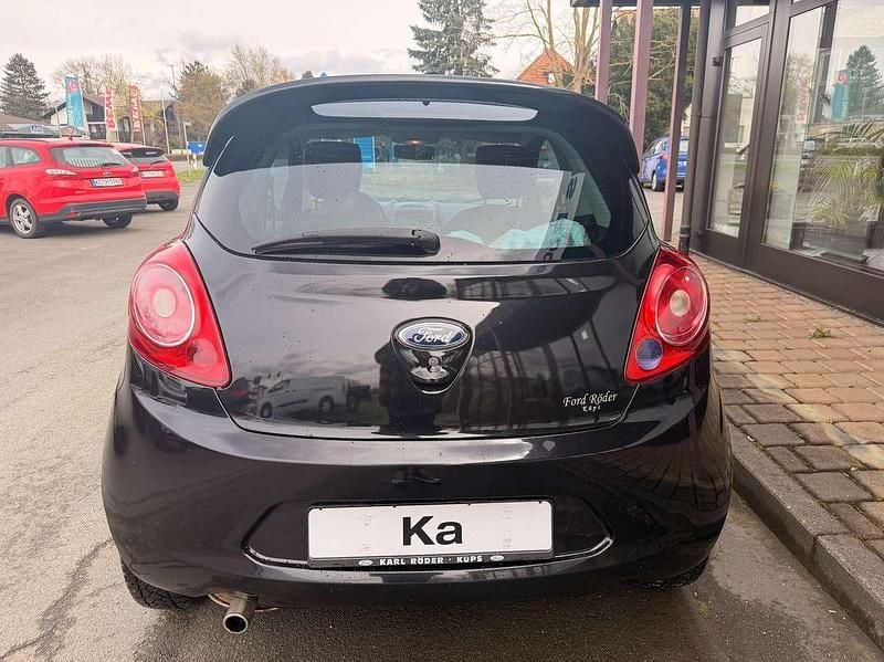 Gebraucht Ford Ka Titanium 69 PS (50 kW) 2015 Midnightschwarz metallic Kleinwagen