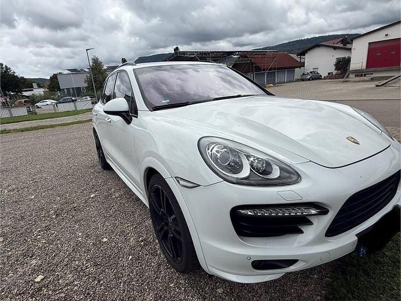 Weiß Gebraucht 2012 Porsche Cayenne Turbo SUV | 24.999 € (Guter Preis) - Bild 1/4