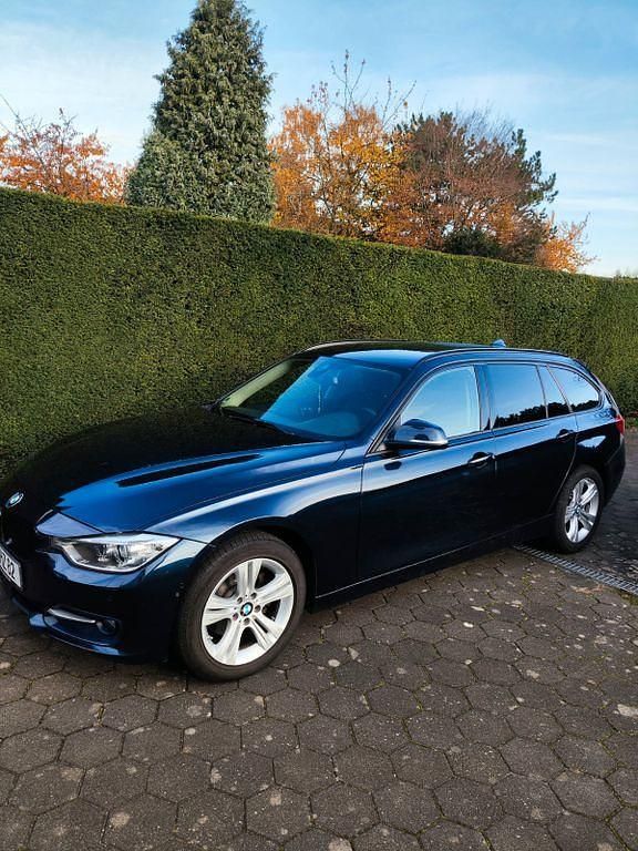 Blau Gebraucht 2015 BMW 320 Sport Line Kombi | 16.499 € (Etwas zu teuer) - Bild 1/4