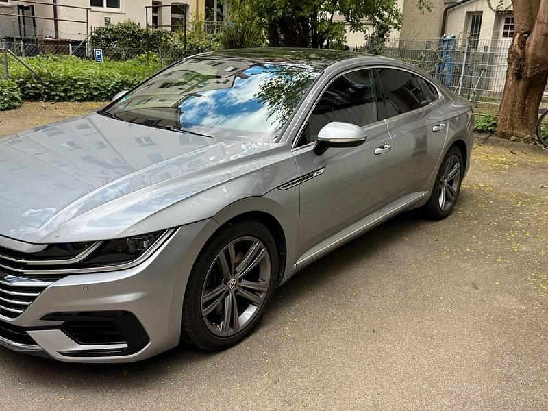 Usata VW Arteon R-line 239 CV (175 kW) 2018 Grigio Utilitaria