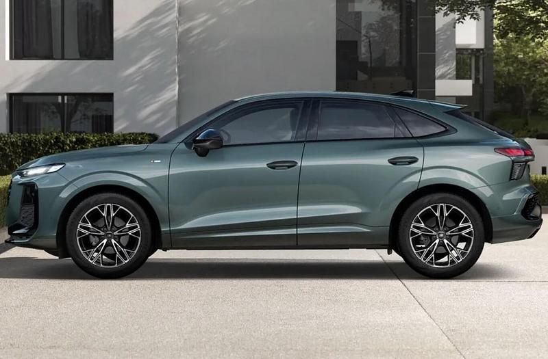 Neu Audi Q3 Sportback Advanced 150 PS (110 kW) 2025 Salbeigrün metallic SUV