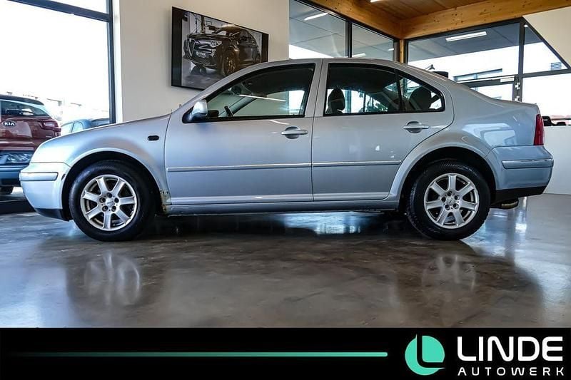 Gebraucht VW Bora Pacific 116 PS (85 kW) 2003 Blau Limousine