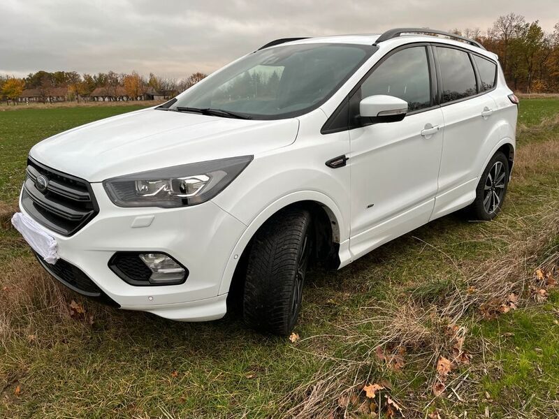 Schwarz Gebraucht 2019 Ford Kuga Titanium SUV | 17.300 € (Fairer Preis) - Bild 1/4